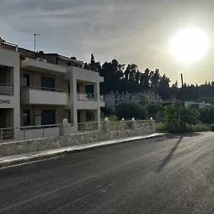 https://lighthouse-apartments.hotelschalkidiki.net